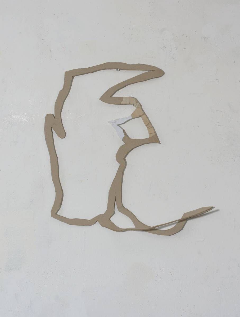 Arbeit von Christine Gläser: Rabe, 2008, Graupappe, Papier, 50x45x8 cm