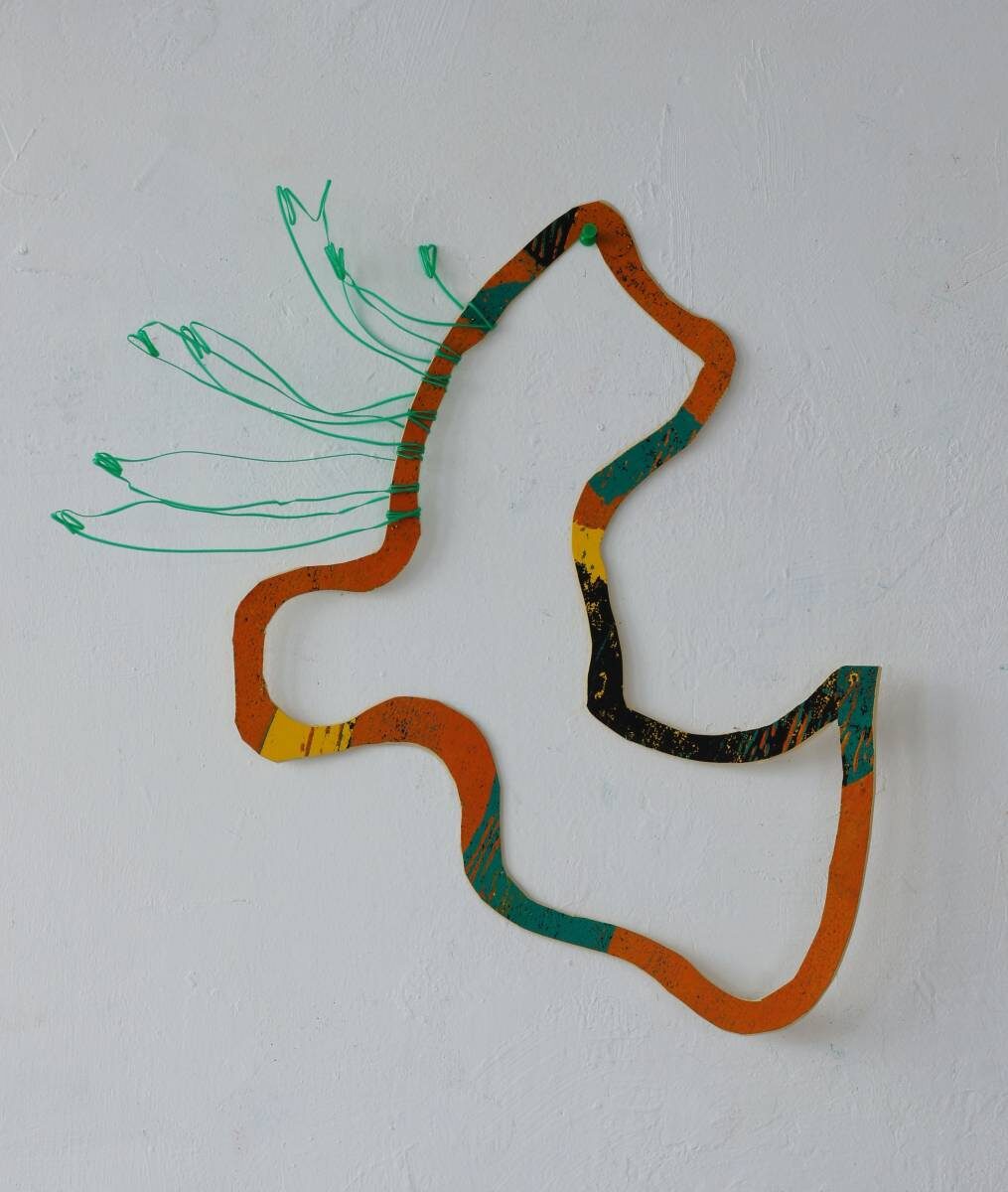 Arbeit von Christine Gläser: Strizzi, 2011, Pappe bedruckt, Draht, 42x47x13 cm