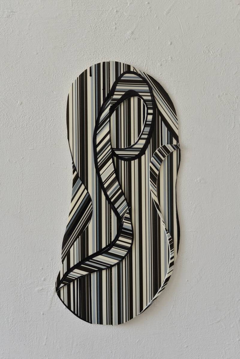 Arbeit von Christine Gläser: swung, 2013, PVC, 46x22 cm