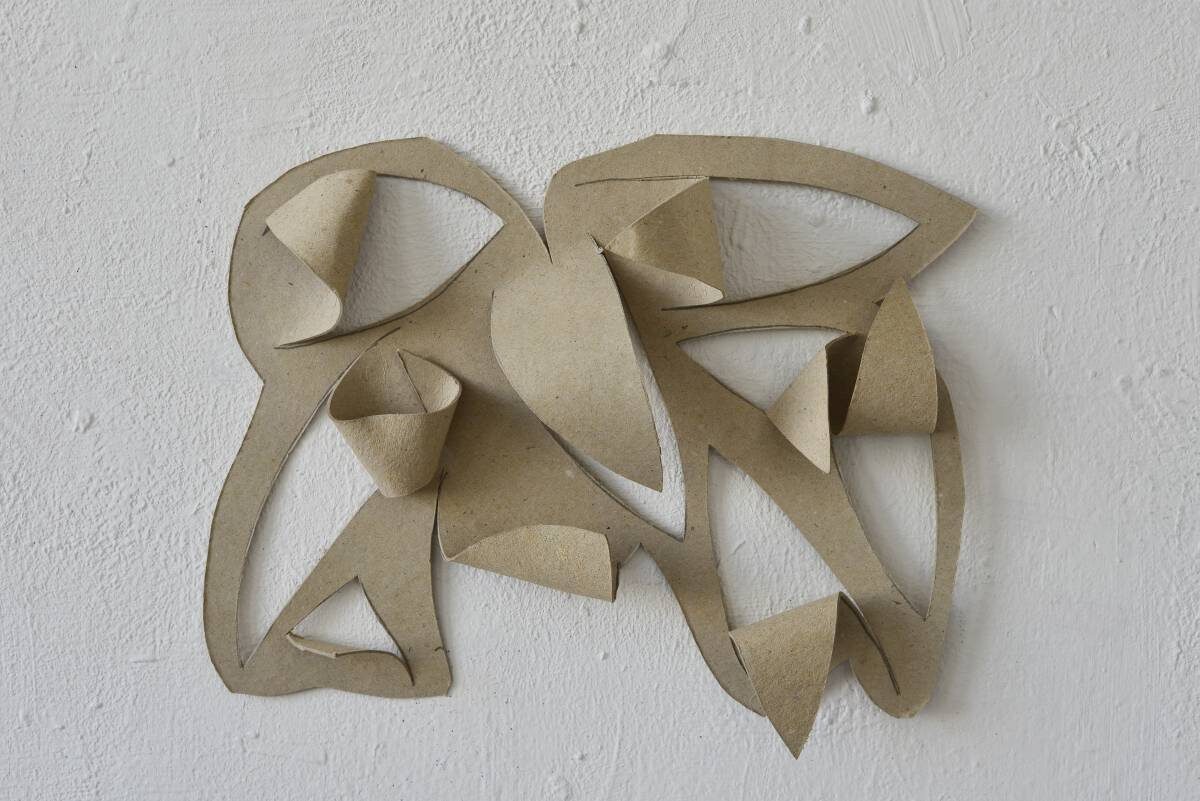 Arbeit von Christine Gläser: flex, 2016, Graupappe, 26x20x5 cm