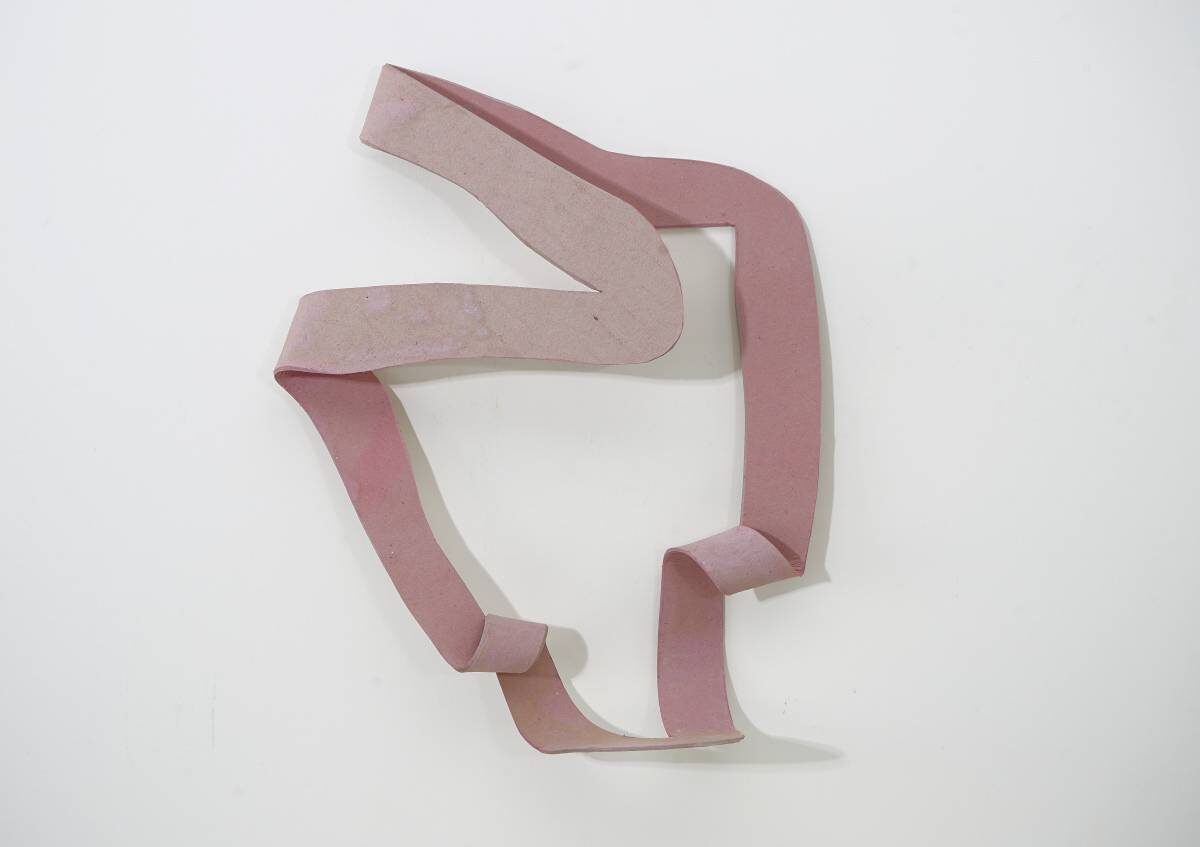 Arbeit von Christine Gläser: zweifach, 2018, Rote Pappe, 41 x 29 x 12 cm