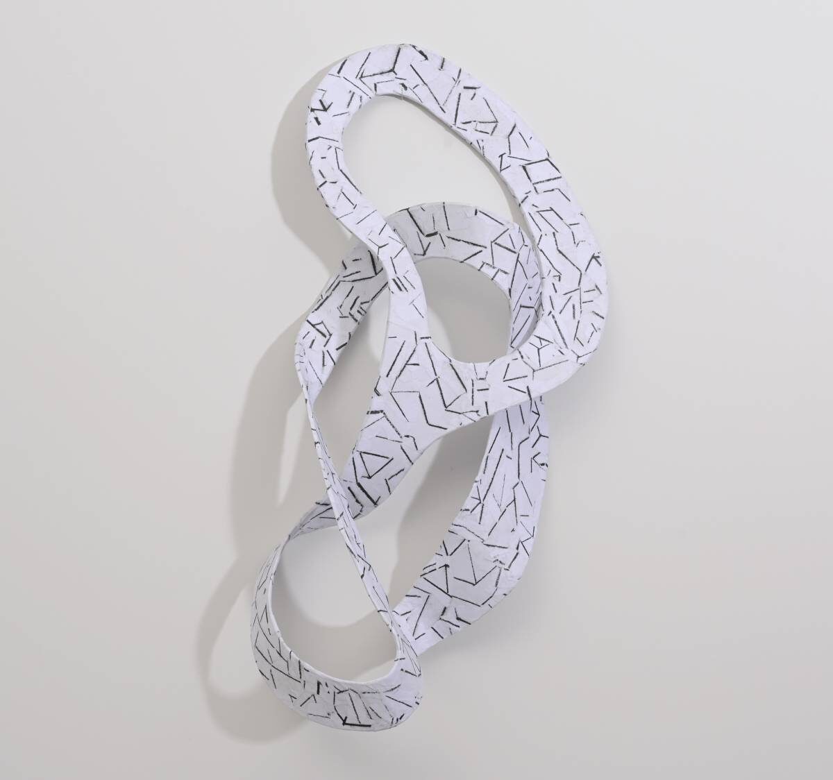 Arbeit von Christine Gläser: Innig, 2020, Graupappe Collage, 45 cm x 24 cm x 9 cm