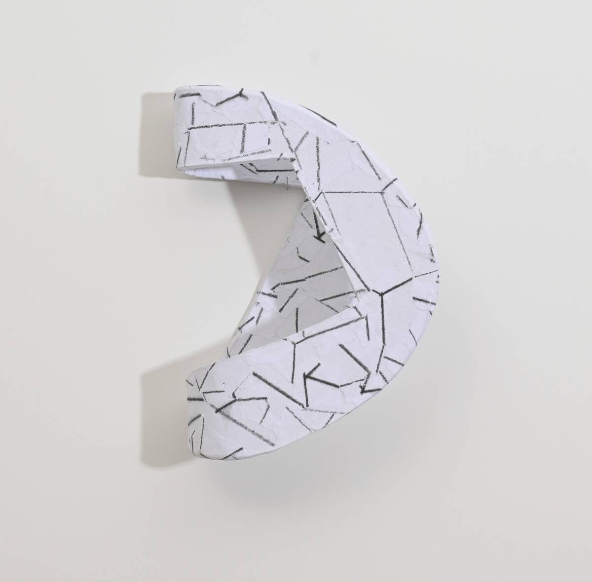 Arbeit von Christine Gläser: Diagonal, 2020, Graupappe Collage, 19 cm x 15 cm x 7 cm