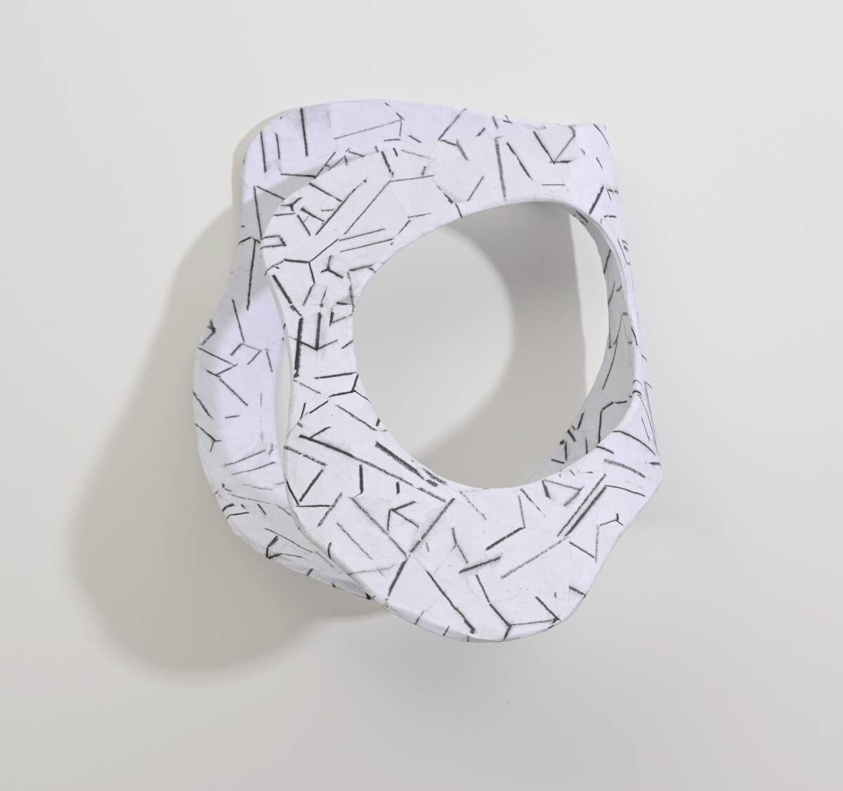 Arbeit von Christine Gläser: Störung, 2020, Graupappe Collage, 28 cm x 20 cm x 17 cm