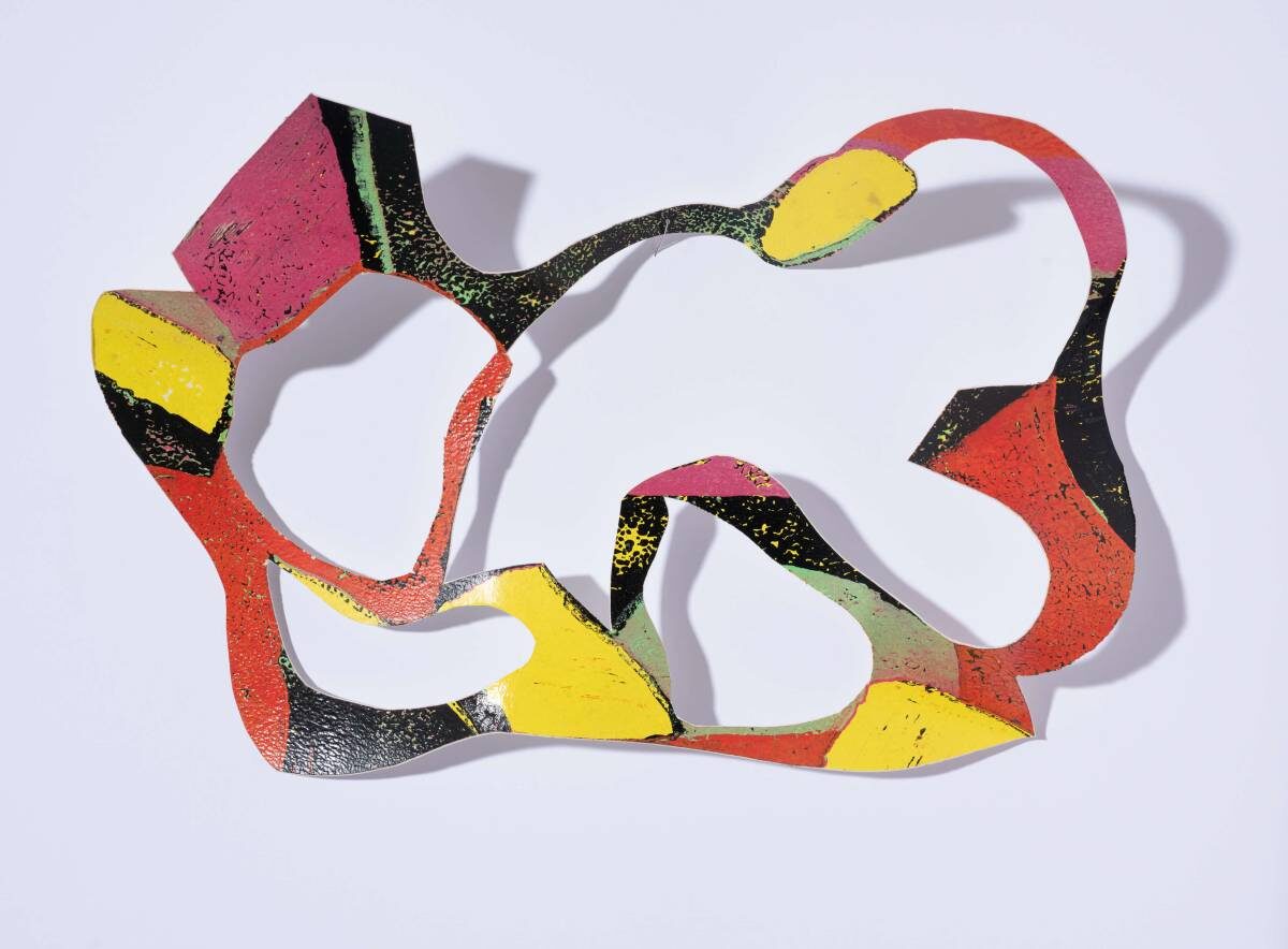 Arbeit von Christine Gläser: Giro, 2022, Karton Druckfarbe, 25 x 37 x 75 cm